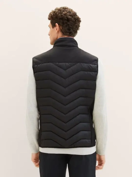 Безрукавка Men's Sleeveless Jacket 1038904-29999 Tom Tailor M Чорний 1038904-29999 фото 3 — інтернет-магазин Tapok