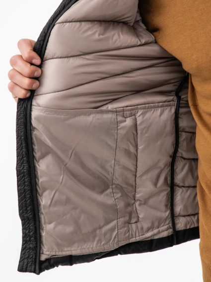 Жилетка lightweight vest 1031473-29999 Tom Tailor M Чорний 1031473-29999 фото 4 — інтернет-магазин Tapok