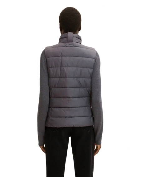 Жилетка ultra lightweight vest 1031311-15417 Tom Tailor XS Темно-сірий 1031311-15417 фото 2 — інтернет-магазин Tapok