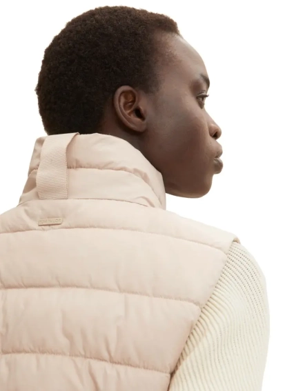 Жилетка ultra lightweight vest 1031311-26353 Tom Tailor M Розовый 1031311-26353 фото 4 — интернет-магазин Tapok