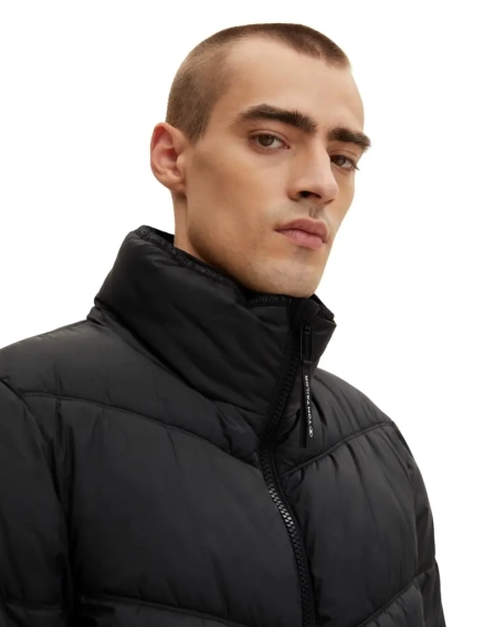 Куртка sporty puffer jacket 1032482-29999 Tom Tailor M Чорний 1032482-29999 фото 4 — інтернет-магазин Tapok