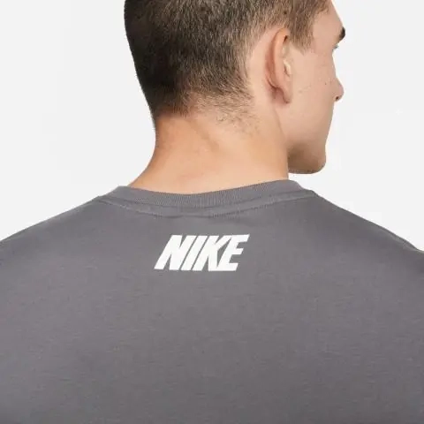 Футболка M NSW REPEAT SS TEE DM4685-068 Nike L Темно-серый DM4685-068 фото 4 — интернет-магазин Tapok