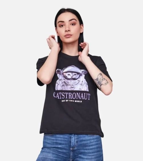Футболка ONLKEIRA BOXY S/S CAT TOP BOX JRS 15254379-Moonless Night-Prent:CATSTRONAUT ONLY M Черный 15254379-Moonless Night-P фото 1 — интернет-магазин Tapok