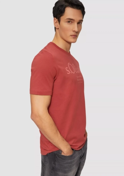 Футболка T-shirt à logo imprimé 2139909.35D1 s.Oliver L Красный 2139909.35D1 фото 4 — интернет-магазин Tapok