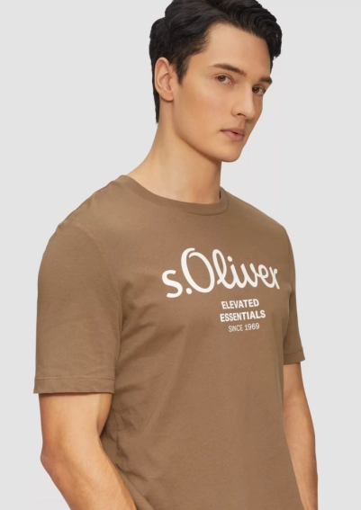 Футболка T-shirt à logo imprimé 2139909.84D1 s.Oliver L Коричневый 2139909.84D1 фото 3 — интернет-магазин Tapok