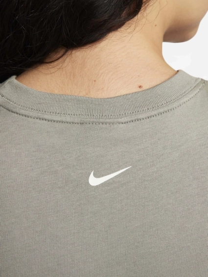 Футболка W NSW CROP TEE GLS FZ4635-053 Nike M Темно-серый FZ4635-053 фото 4 — интернет-магазин Tapok