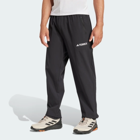 Брюки MT ESS PANTS JP0811 Adidas L Черный JP0811 фото 1 — интернет-магазин Tapok