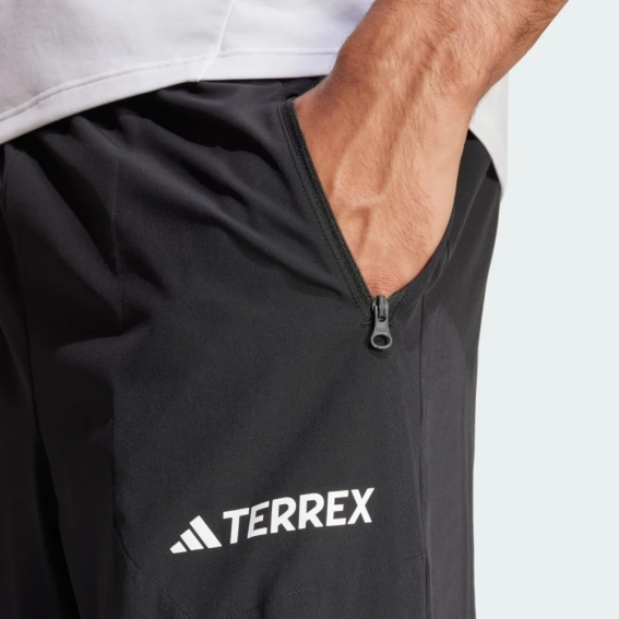 Брюки MT ESS PANTS JP0811 Adidas L Черный JP0811 фото 4 — интернет-магазин Tapok