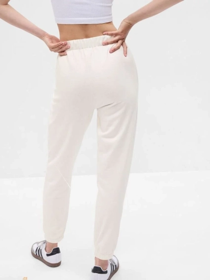 Штани спортивні LOGO JOGGER SWEATPANTS 729736-05 GAP L Білий 729736-05 фото 2 — інтернет-магазин Tapok