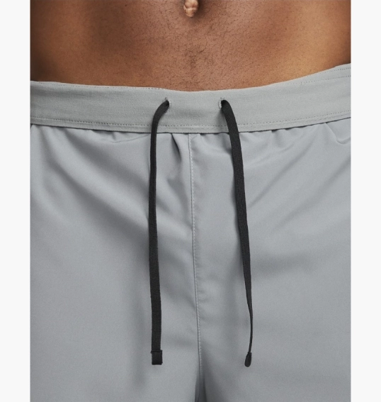 Шорты мужские Nike Dri-Fit Challenger Grey Dv9359-084 фото 8 — интернет-магазин Tapok