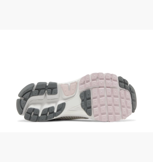 Кроссовки женские Nike Air Zoom Vomero 5 White FN3695-001 фото 5 — интернет-магазин Tapok