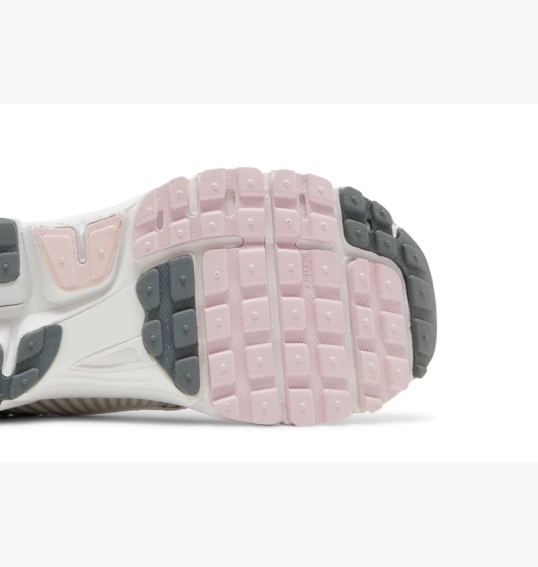 Кроссовки женские Nike Air Zoom Vomero 5 White FN3695-001 фото 6 — интернет-магазин Tapok