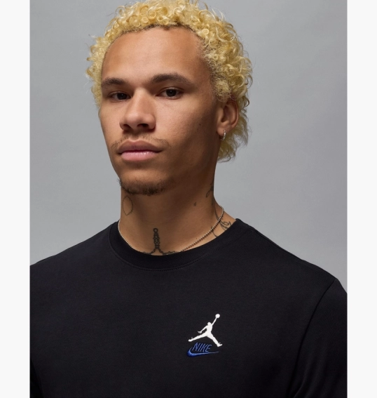 Футболка чоловіча Air Jordan Rare Air T-Shirt Black IB7526-010 фото 2 — інтернет-магазин Tapok