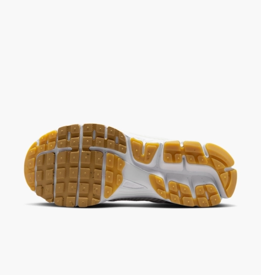 Кросівки жіночі Nike Zoom Vomero 5 White FJ2028-104 фото 4 — інтернет-магазин Tapok