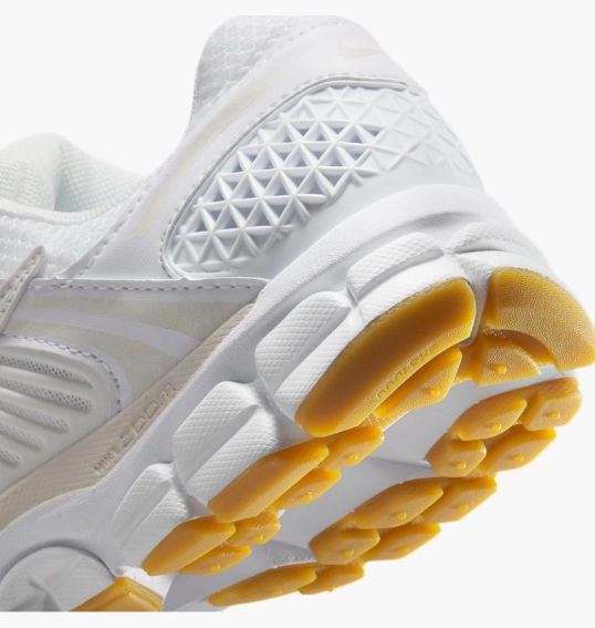 Кросівки жіночі Nike Zoom Vomero 5 White FJ2028-104 фото 10 — інтернет-магазин Tapok