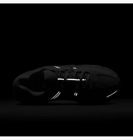 Кросівки жіночі Nike Zoom Vomero 5 White FJ2028-104 фото 11 — інтернет-магазин Tapok