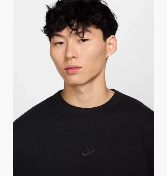 Футболка чоловіча Nike Sportswear Premium Essentials White HF9606-010 фото 3 — інтернет-магазин Tapok