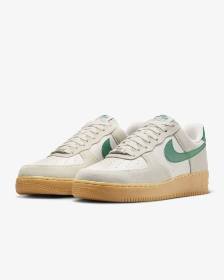 Кросівки NIKE AIR FORCE 1 07 LV8 FQ8714-001 фото 2 — інтернет-магазин Tapok