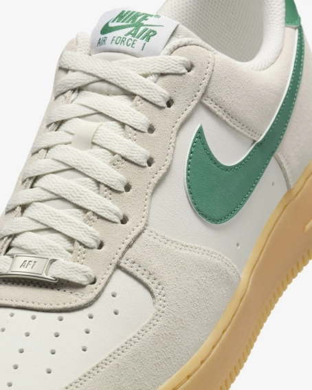 Кросівки NIKE AIR FORCE 1 07 LV8 FQ8714-001 фото 6 — інтернет-магазин Tapok