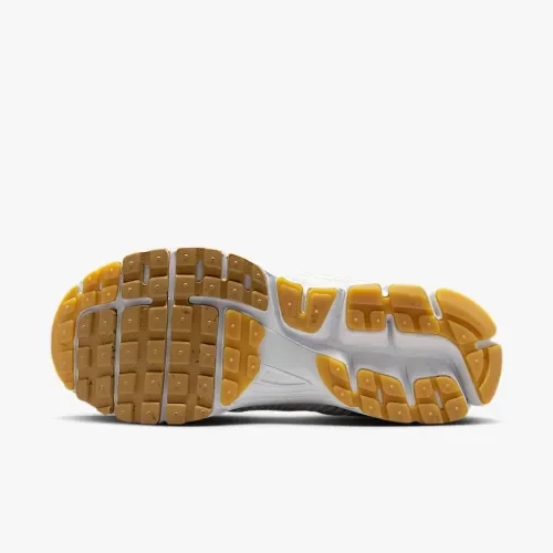 Кроссовки Nike W ZOOM VOMERO 5 FJ2028-104 фото 2 — интернет-магазин Tapok