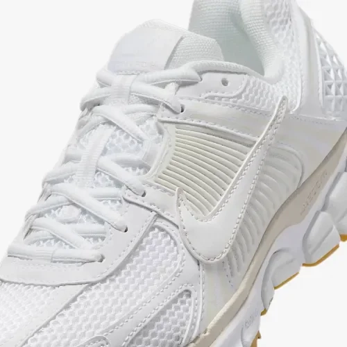 Кроссовки Nike W ZOOM VOMERO 5 FJ2028-104 фото 7 — интернет-магазин Tapok