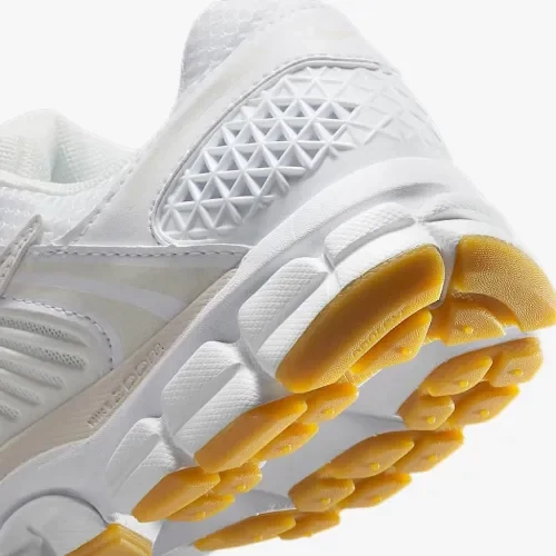 Кроссовки Nike W ZOOM VOMERO 5 FJ2028-104 фото 8 — интернет-магазин Tapok