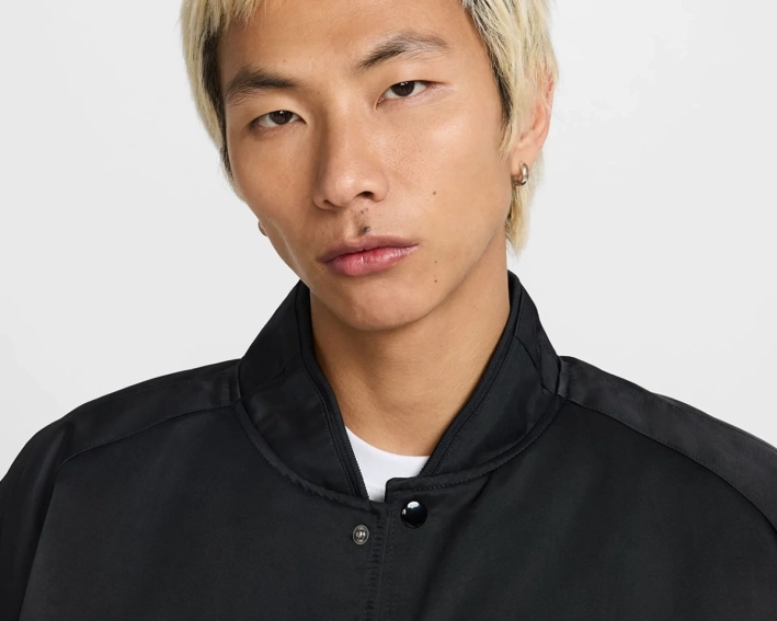 Куртка M NIKE AIR VARSITY JKT HJ0301-010 фото 3 — интернет-магазин Tapok