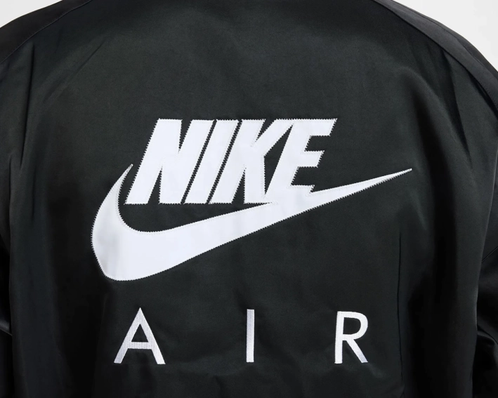 Куртка M NIKE AIR VARSITY JKT HJ0301-010 фото 6 — интернет-магазин Tapok