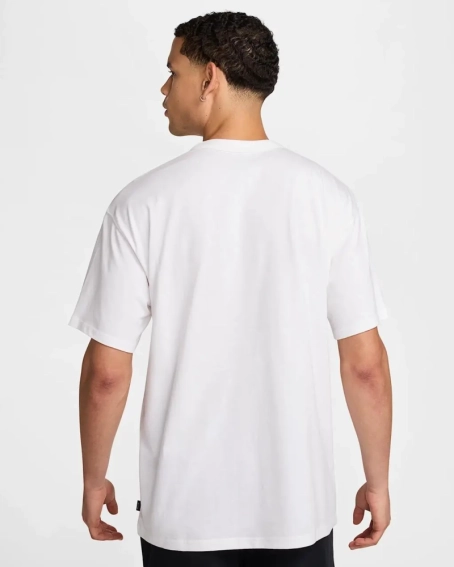 Футболка Nike TEE M90 Sneaker Patch PKT HJ0574-100 фото 2 — интернет-магазин Tapok