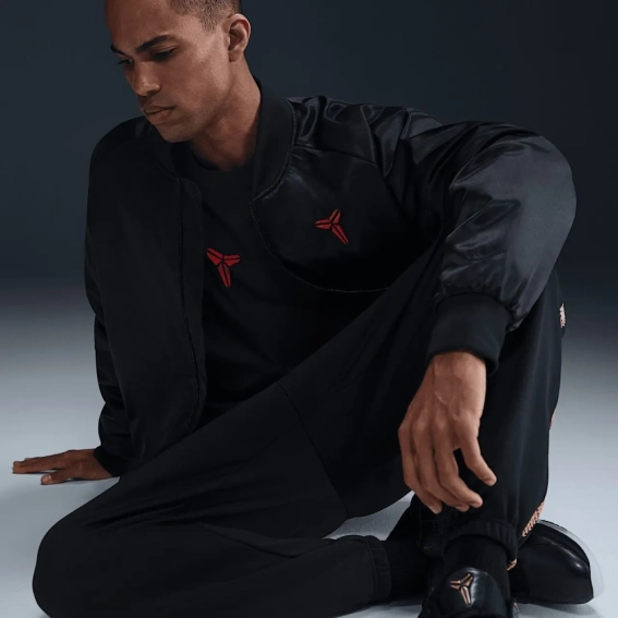 Куртка Nike x Kobe Year Of Mamba Therma-FIT Insulated Jacket HQ4695-010 фото 3 — интернет-магазин Tapok