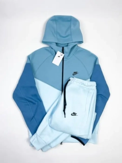 Костюм Nike Tech Fleece (голубой) FZ4709-464_FZ4710-474