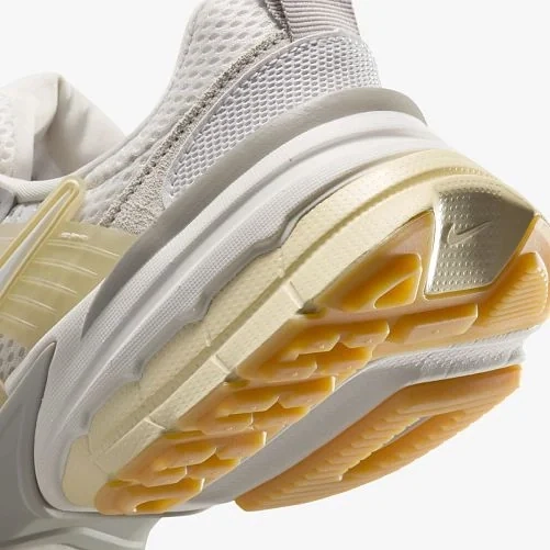 Кросівки Nike V2K Run Phantom LIght Khaki (W) HV4314-030 фото 7 — інтернет-магазин Tapok
