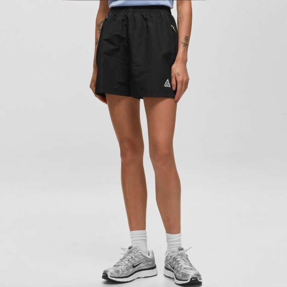 Шорты женские Nike Acg Shorts Black DV9535-010 фото 2 — интернет-магазин Tapok