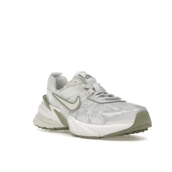 Кроссовки женские Nike V2k Run (FD0736-006) фото 2 — интернет-магазин Tapok