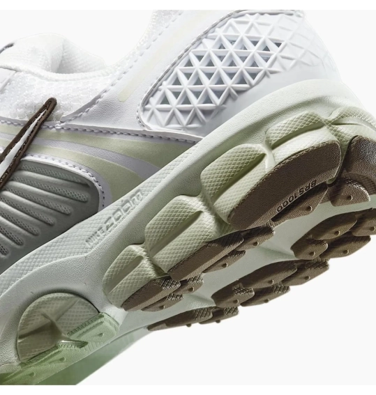 Кросівки жіночі Nike Zoom Vomero 5 (FJ2028-103) фото 7 — інтернет-магазин Tapok