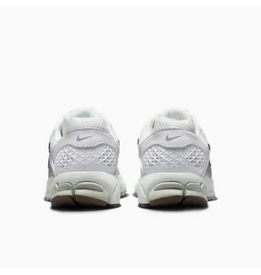 Кросівки жіночі Nike Zoom Vomero 5 (FJ2028-103) фото 12 — інтернет-магазин Tapok