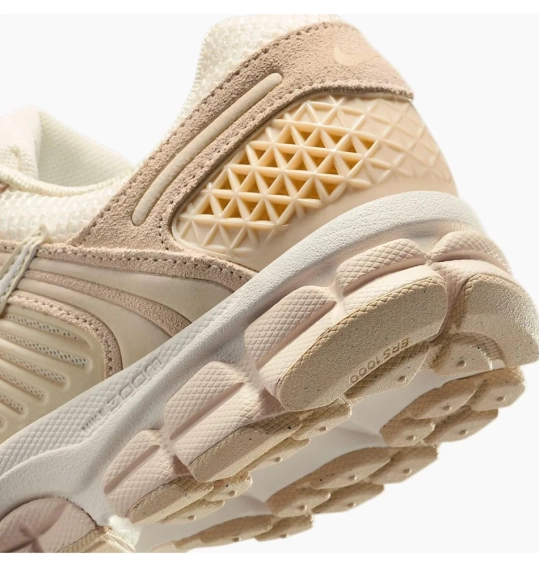 Кроссовки женские Nike Zoom Vomero 5 (HQ0458-200) фото 6 — интернет-магазин Tapok