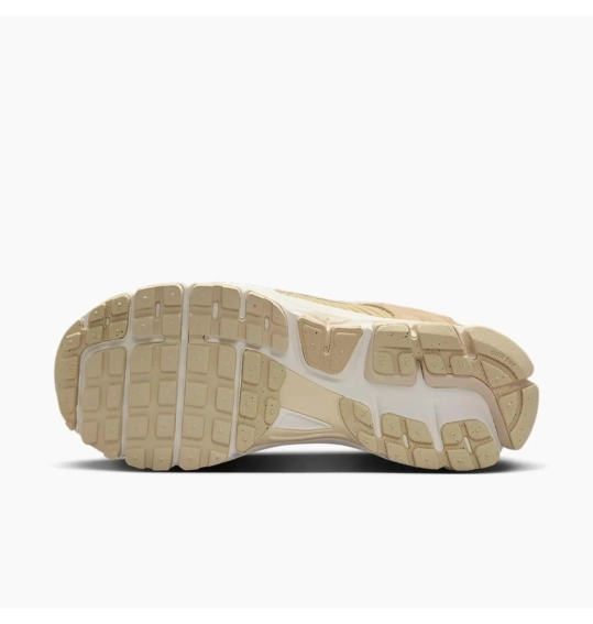 Кроссовки женские Nike Zoom Vomero 5 (HQ0458-200) фото 8 — интернет-магазин Tapok