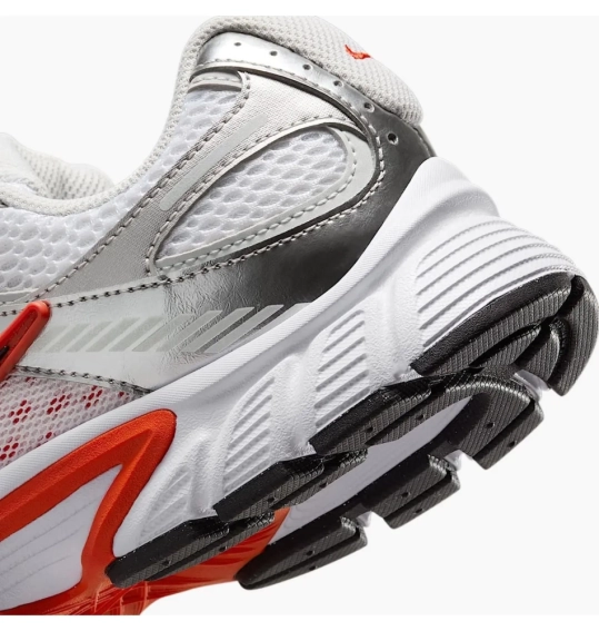 Кроссовки женские Nike V5 Rnr (HQ7901-100) фото 6 — интернет-магазин Tapok