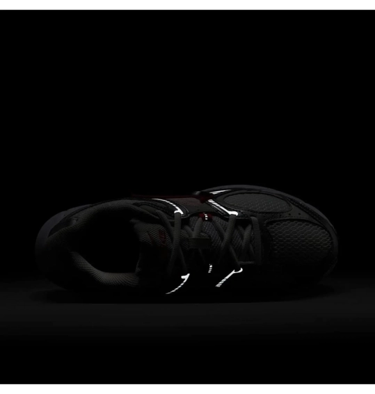 Кроссовки женские Nike V5 Rnr (HQ7901-100) фото 7 — интернет-магазин Tapok