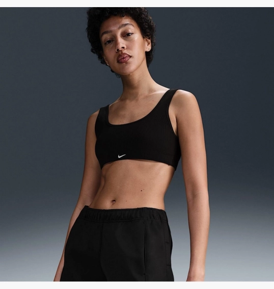 Шорти жіночі Nike Sportswear Windrunner Mid-Rise Black HJ1406-010 фото 2 — інтернет-магазин Tapok