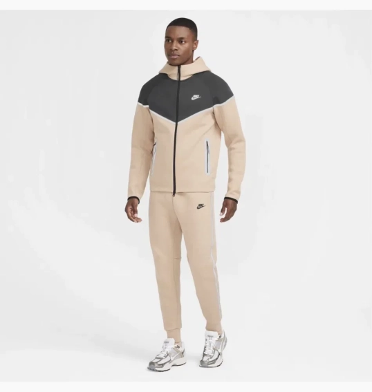 Костюм спортивний Nike Tech Fleece Reflective HQ3746-200_HQ3747-200 фото 1 — інтернет-магазин Tapok