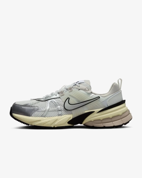 Кроссовки мужские Nike V2K Run Metallic/Beige HJ4497-100 45 HJ4497-100 фото 1 — интернет-магазин Tapok
