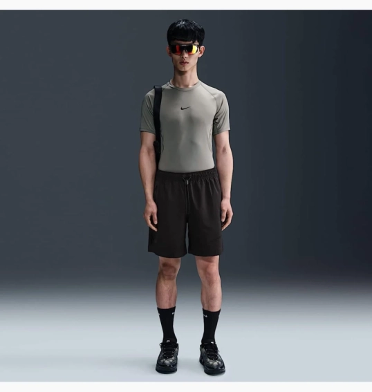 Шорти Nike Tech Woven Black HJ0679-010 фото 1 — інтернет-магазин Tapok