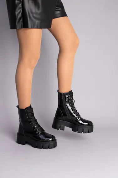 Ботинки женские кожа наплак черные на шнурках демисезонные фото 1 — интернет-магазин Tapok