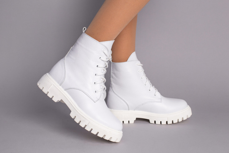 Ботинки женские кожаные белые на шнурках демисезонные фото 16 — интернет-магазин Tapok