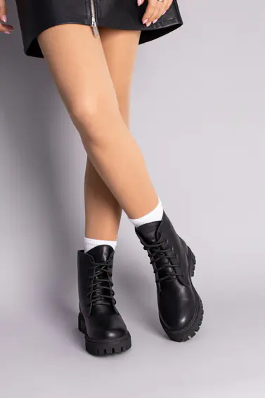 Черевики жіночі шкіряні чорного кольору на шнурках, демісезонні фото 3 — інтернет-магазин Tapok