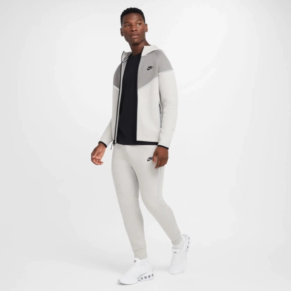 Костюм Nike Tech Fleece Reflective (серый) HQ3746-014_HQ3747-014 фото 1 — интернет-магазин Tapok