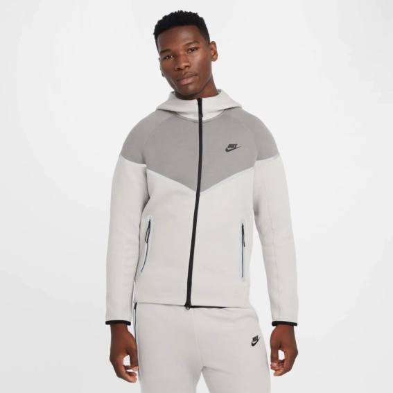 Костюм Nike Tech Fleece Reflective (серый) HQ3746-014_HQ3747-014 фото 4 — интернет-магазин Tapok