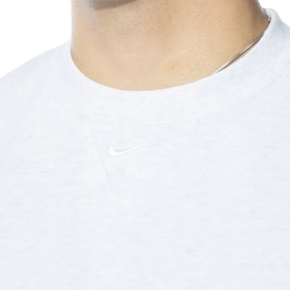 Футболка Nike Solo Swooth (белая) FB7865-051 фото 3 — интернет-магазин Tapok
